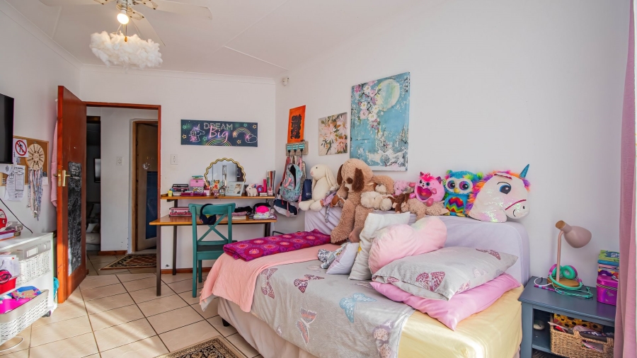 5 Bedroom Property for Sale in Fraaiuitsig Western Cape